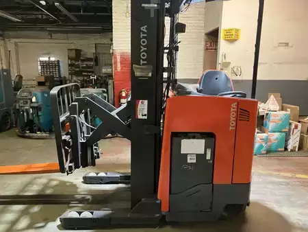 Stand-Up Rider Forklift 2020  Toyota 9bru23 (5)