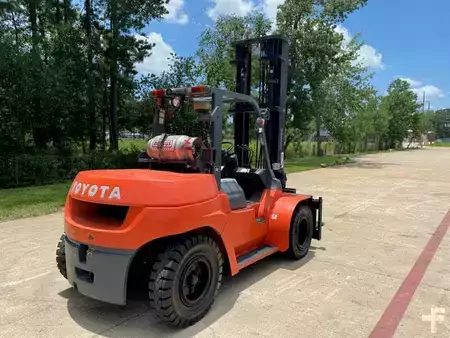 Propane Forklifts 2007  Toyota 7fgu70 (2)