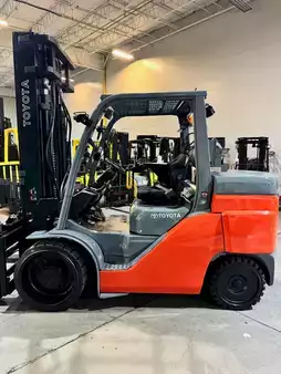 Propane Forklifts 2023  Toyota 8fgc70u (1)