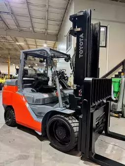 Propane Forklifts 2023  Toyota 8fgc70u (2)