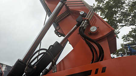 JLG 8042