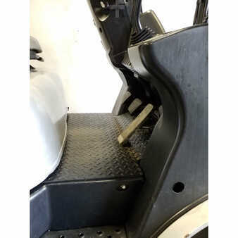 Propane Forklifts 2003  Nissan  (3)