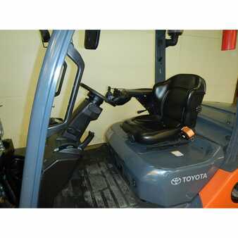 Diesel Forklifts 2013  Toyota  (5)