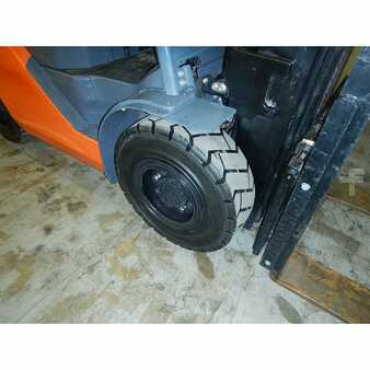Diesel Forklifts 2013  Toyota  (7)