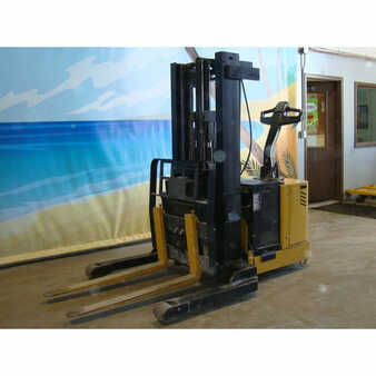4 Wheels 2004  CAT Lift Trucks  (1)