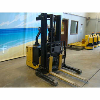 4 Wheels 2004  CAT Lift Trucks  (2)