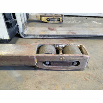 Reach Trucks 2007  Yale nr040dan (3)