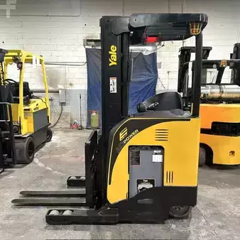 Reach Trucks 2021  Yale nr045eb (1)