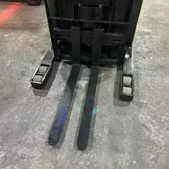 Reach Trucks 2021  Yale nr045eb (4)