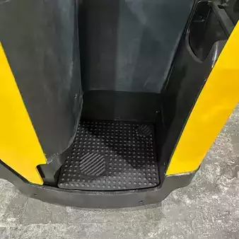 Reach Trucks 2021  Yale nr045eb (9)
