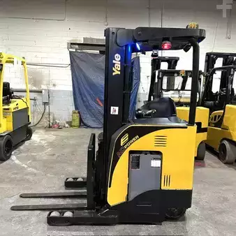 Reach Trucks 2021  Yale nr045eb (1)
