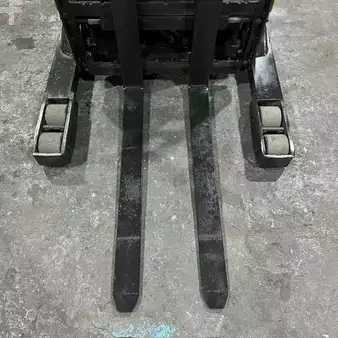 Reach Trucks 2021  Yale nr045eb (4)