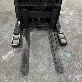 Reach Trucks 2022  Yale nr035dc (7)
