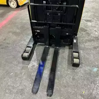 Reach Trucks 2021  Yale nr045eb (5)