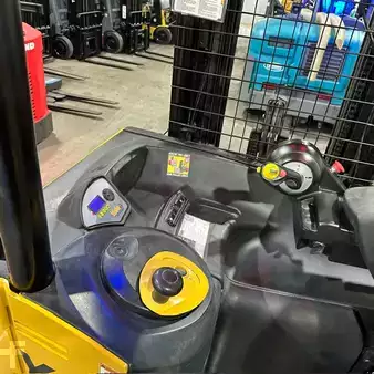 Reach Trucks 2021  Yale nr045eb (8)