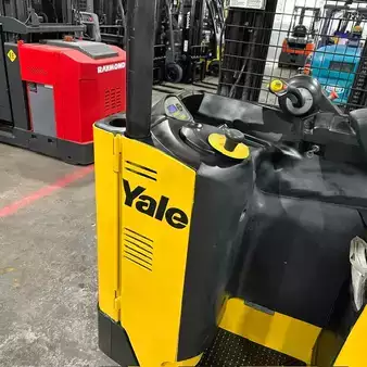 Reach Trucks 2022  Yale nr045eb (6)