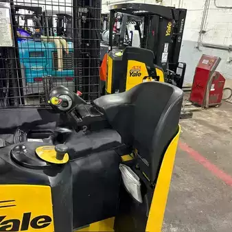 Reach Trucks 2022  Yale nr045eb (7)