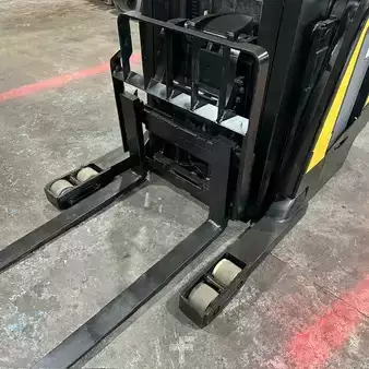 Reach Trucks 2022  Yale nr045ec (5)