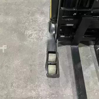 Reach Trucks 2021  Yale nr045eb (6)