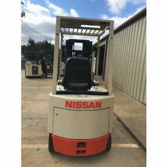Eléctrica de 4 ruedas - Nissan  (3)