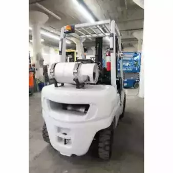 Montacargas GLP 2014  Nissan mug1f2a30lv (2)