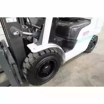 Montacargas GLP 2014  Nissan mug1f2a30lv (6)