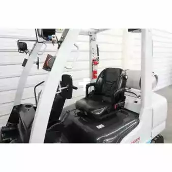 Montacargas GLP 2014  Nissan mug1f2a30lv (7)