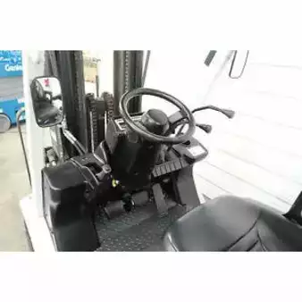 Montacargas GLP 2014  Nissan mug1f2a30lv (8)