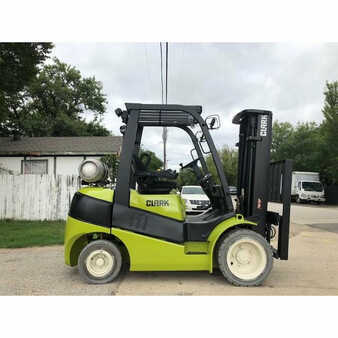 Propane Forklifts 2015  Clark  (2)