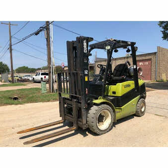 Propane Forklifts 2015  Clark  (2)