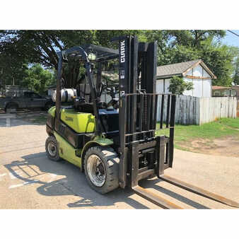 Propane Forklifts 2015  Clark  (4)