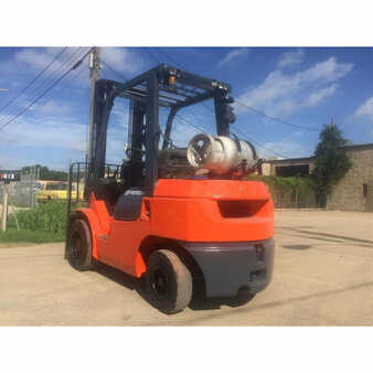 Carretilla elevadora GLP 2004  Toyota 7fgu30 (3)