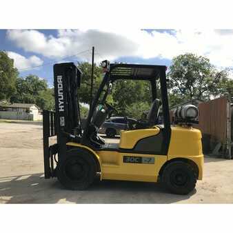 Propane Forklifts 2010  Hyundai 30l-7 (1)