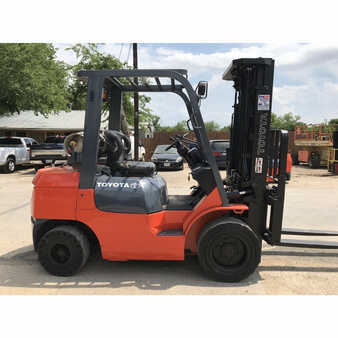 Carretilla elevadora GLP 2007  Toyota 7fgu30 (2)