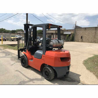 Carretilla elevadora GLP 2007  Toyota 7fgu30 (4)