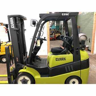 Propane Forklifts 2014  Clark c25c (4)