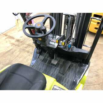 Propane Forklifts 2014  Clark c25c (7)