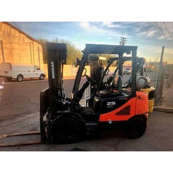 Propane Forklifts 2016  Daewoo g25e (1)