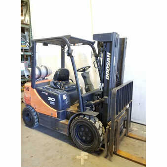 Carretilla elevadora GLP 2008  Doosan g30p-5 (3)