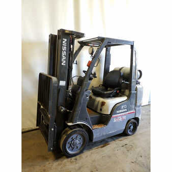 Propane Forklifts 2004  Nissan  (1)