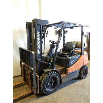 Carretilla elevadora GLP 2008  Doosan g30p-5 (1)