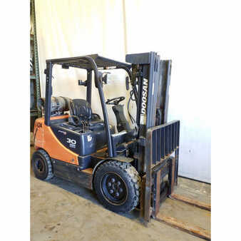 Carretilla elevadora GLP 2008  Doosan g30p-5 (3)
