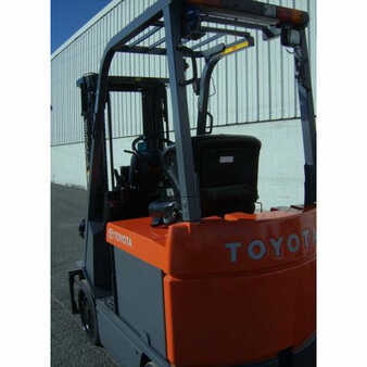 Eléctrica de 4 ruedas 2004  Toyota 7fbcu25 (2)