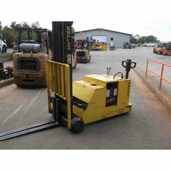 4 Wheels 2002  Hyster w40xtc (1)
