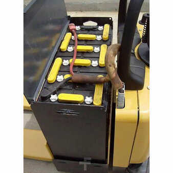 Electric Pallet Jacks 2003  CAT Lift Trucks  (5)