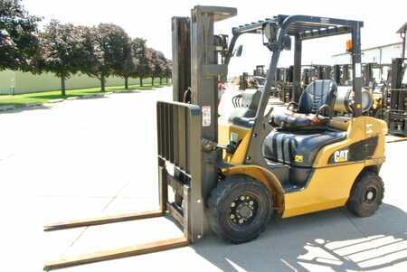 Propane Forklifts - CAT Lift Trucks 2p5000 (1)