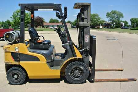 Propane Forklifts - CAT Lift Trucks 2p5000 (2)