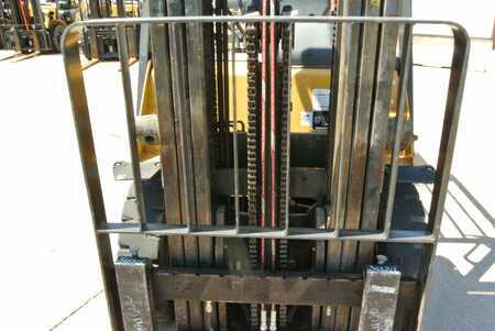 Propane Forklifts - CAT Lift Trucks 2p5000 (7)
