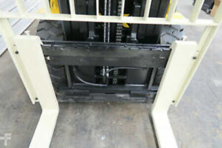 Diesel Forklifts 2010  Yale gdp100vx (5)