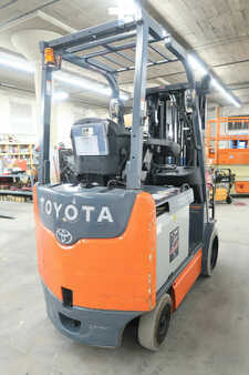 Montacargas Eléctrico (4 ruedas) 2014  Toyota 8fbcu25 (2)